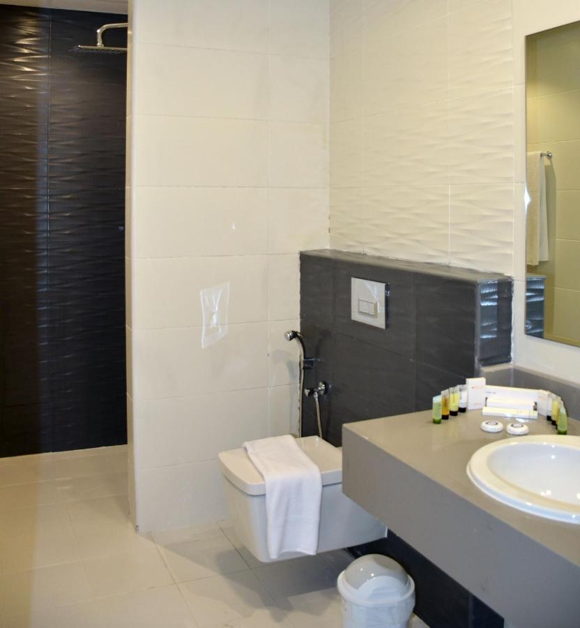 The Lodge Suites Manama Eksteriør bilde