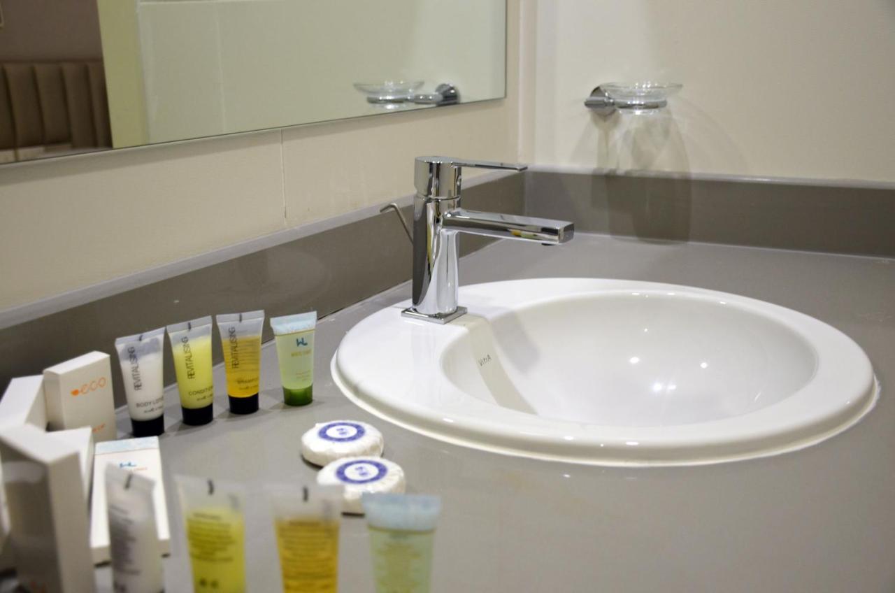 The Lodge Suites Manama Eksteriør bilde