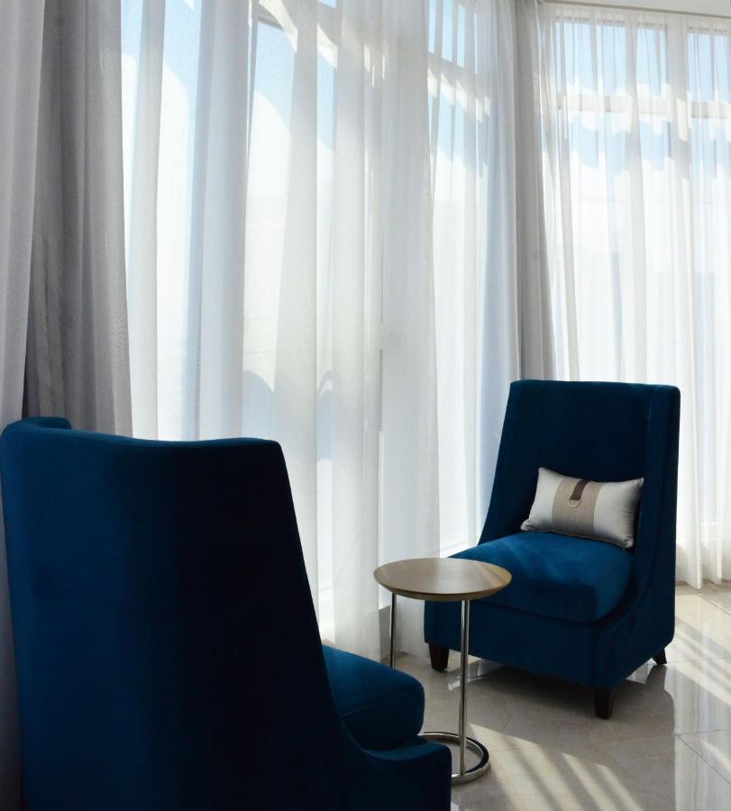 The Lodge Suites Manama Eksteriør bilde